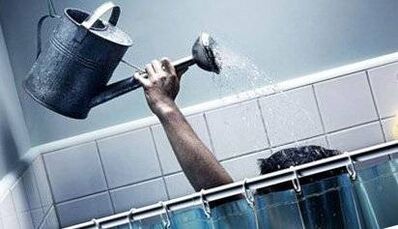 Doccia a contrasto prima di usare la soda